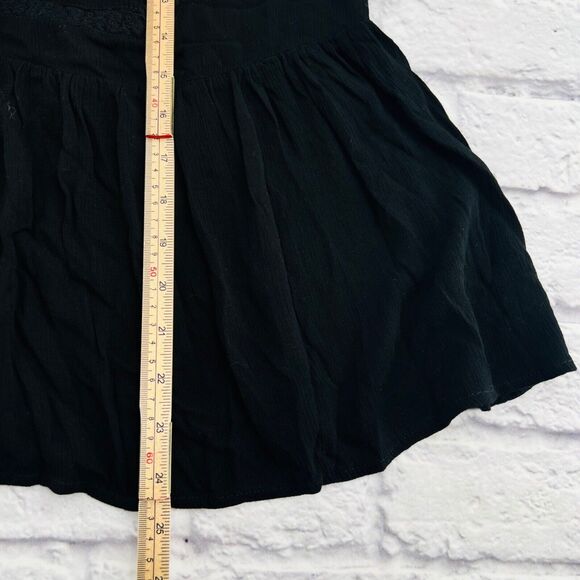 Torrid Sleeveless Tank Shirt Women's Size 1 Black V Neck Covered Button - Picture 8 of 9